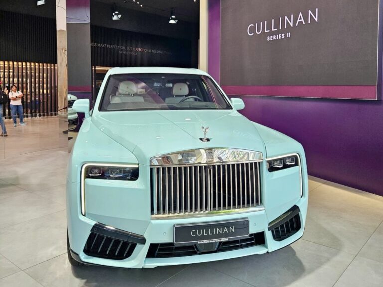 STALLHOFER-Team besucht Rolls-Royce Cullinan in der BMW Welt MĂŒnchen
