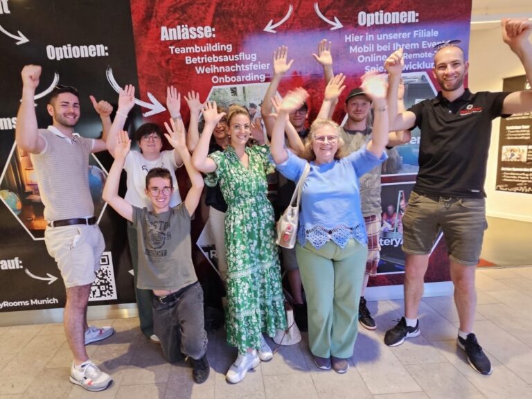 Abschlussfoto vom STALLHOFER-Team beim Escape Room München 2025