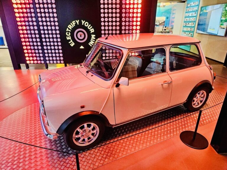 MINI Classic Ausstellung in der BMW Welt MĂŒnchen â Betriebsausflug STALLHOFER