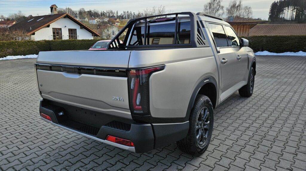 Heckansicht des DFM Rich 9 Pickup in Schönau im Rottal-Inn