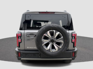 BAIC BJ40 Pro Heckansicht mit Reserverad – klassischer Geländewagen mit 4x4 Technik