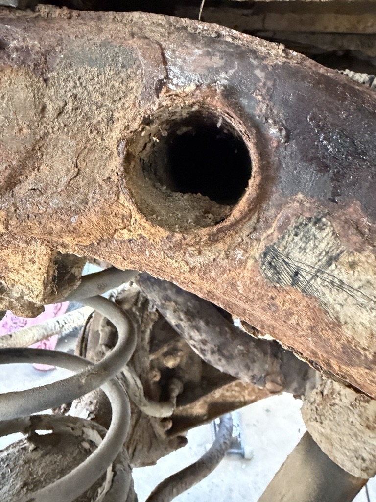 Starker Rost am Fahrzeugunterboden ohne Unterbodenkonservierung